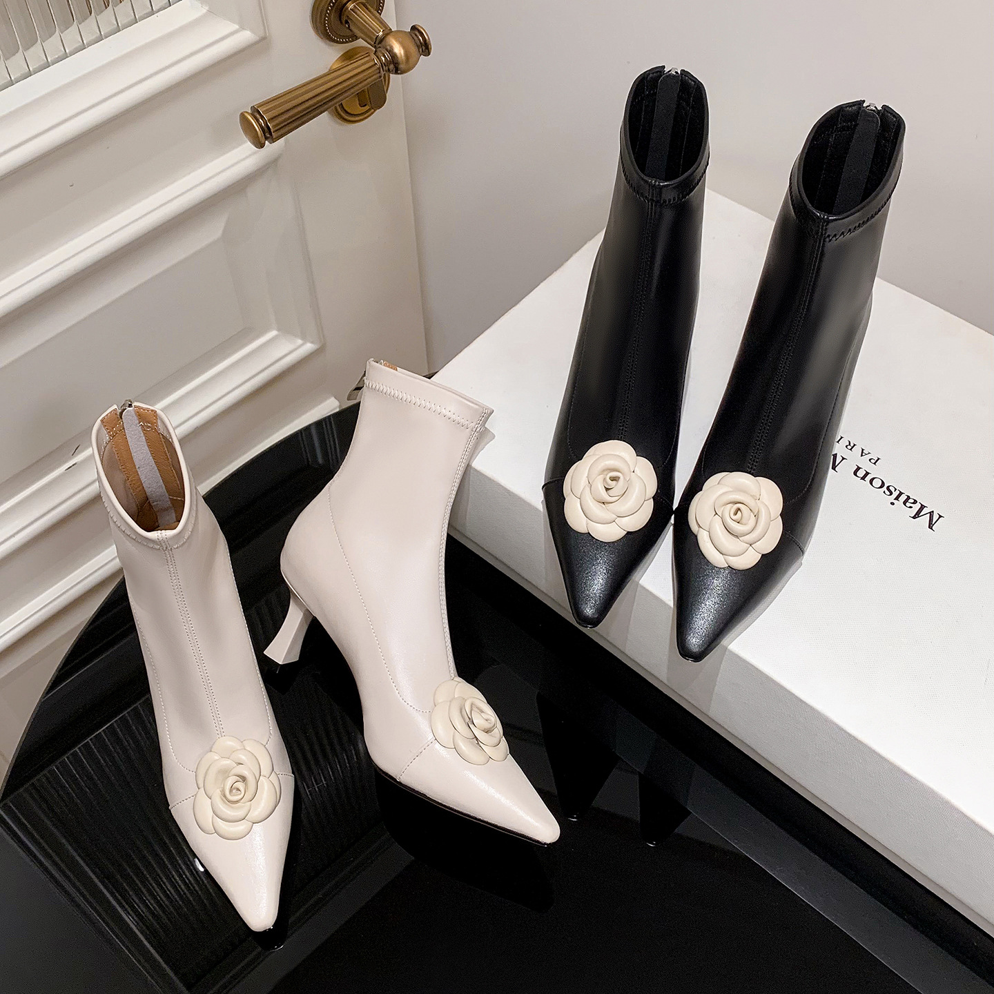 Boot nữ cổ thấp mũi nhọn phối màu thanh lịch, gót mỏng 6 cm, khóa kéo sau — màu đen, Màu trắng nhạt