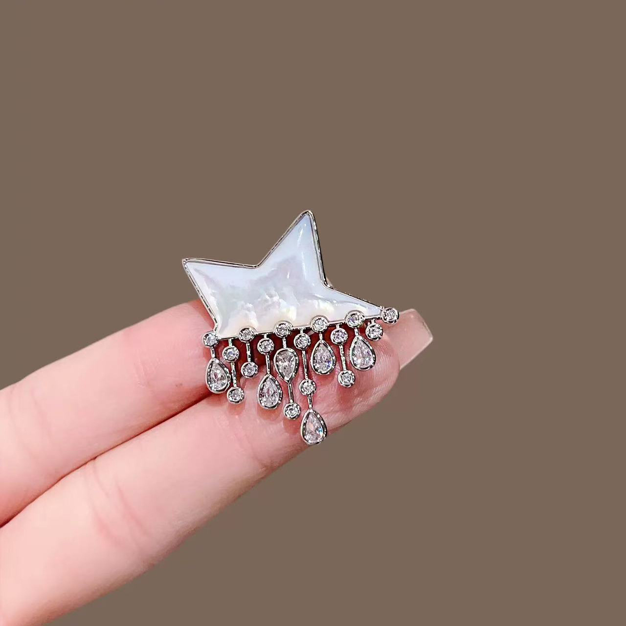 轻奢高端星星流苏胸针高档优雅设计感风衣毛衣装饰品小巧衣饰