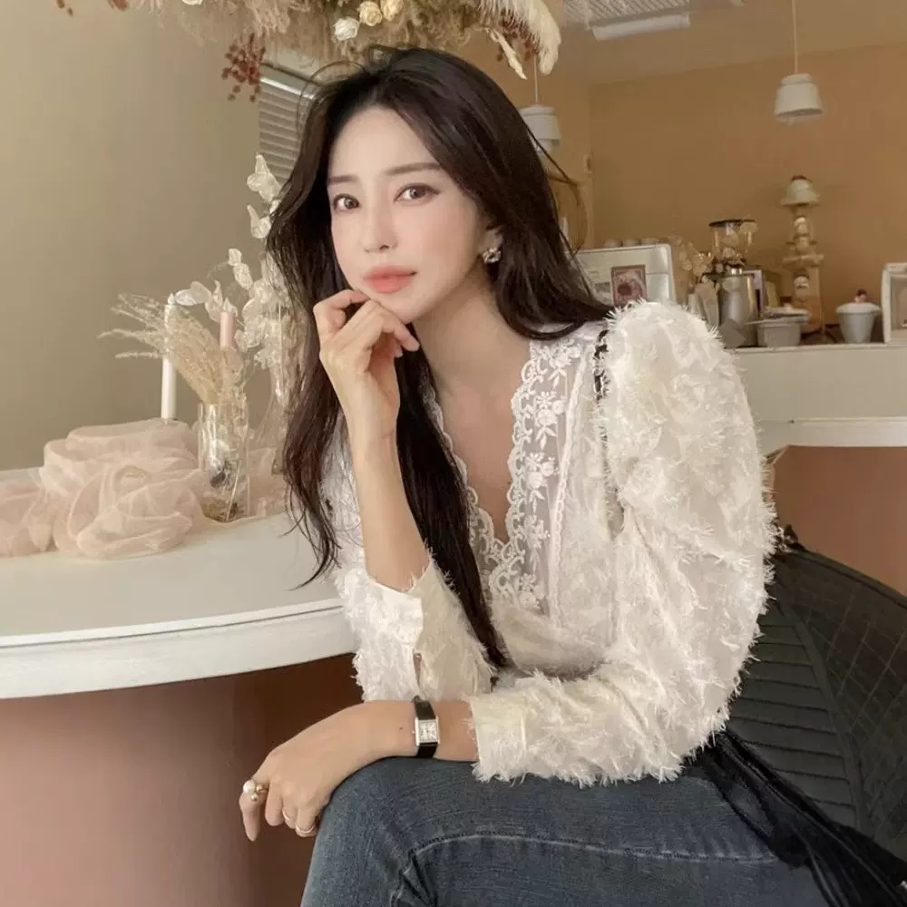 现货 法式长袖蕾丝V领白衬衫女韩系高级感衬衣小众设计感收腰上衣