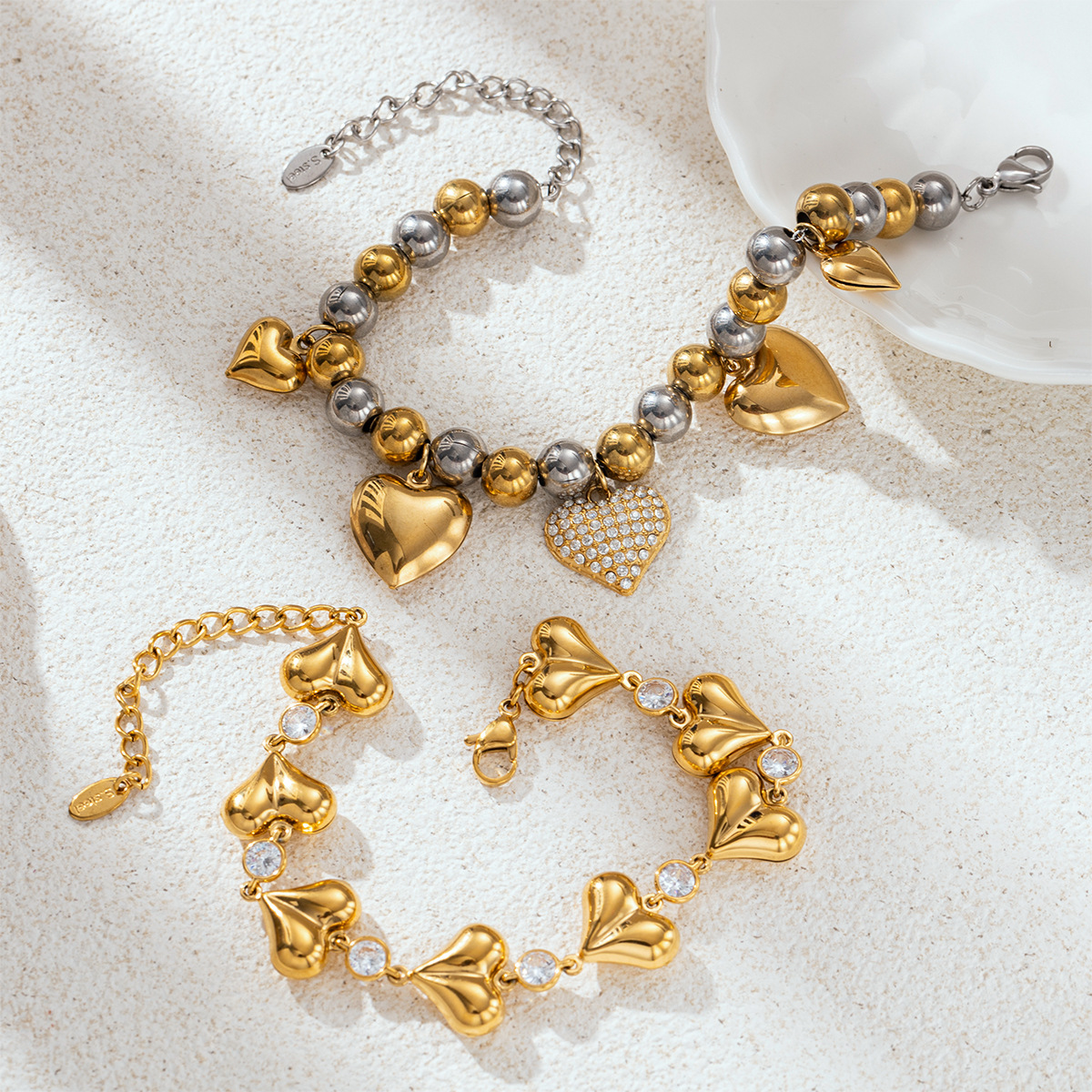 Tina Europa y América pulsera de acero inoxidable lujosa alta sensación de amor versátil más colgante diseño pulsera no se desvanece mujer