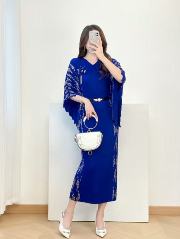 三宅褶皱气质连衣裙女夏季新款百搭v领高端宽松蝙蝠袖中长款裙子|undefined