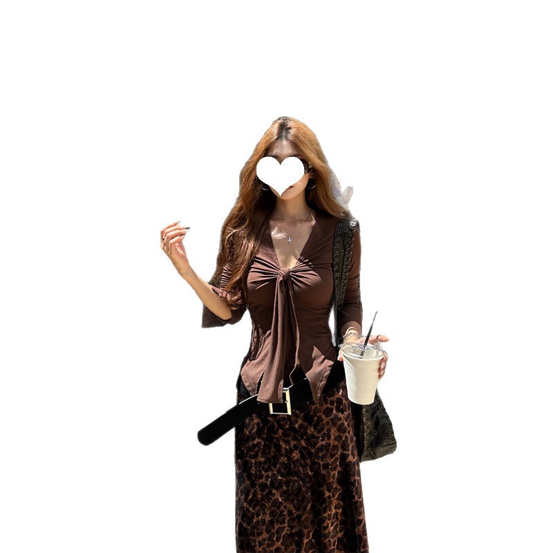 大码胖MM美式辣妹咖色V领扭结长袖T恤女2025秋季修身短款打底上衣|undefined