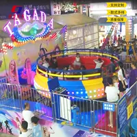 Детская площадка на открытом воздухе, 24-местный дискотечный танцпол, игровое оборудование, парк аттракционов, большие развлекательные сооружения