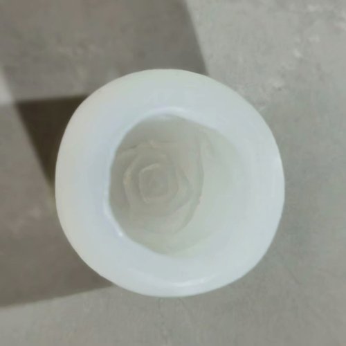 Tools for making 4 different sizes of rose-shaped ice pops for Valentine's Day cake decoration molds