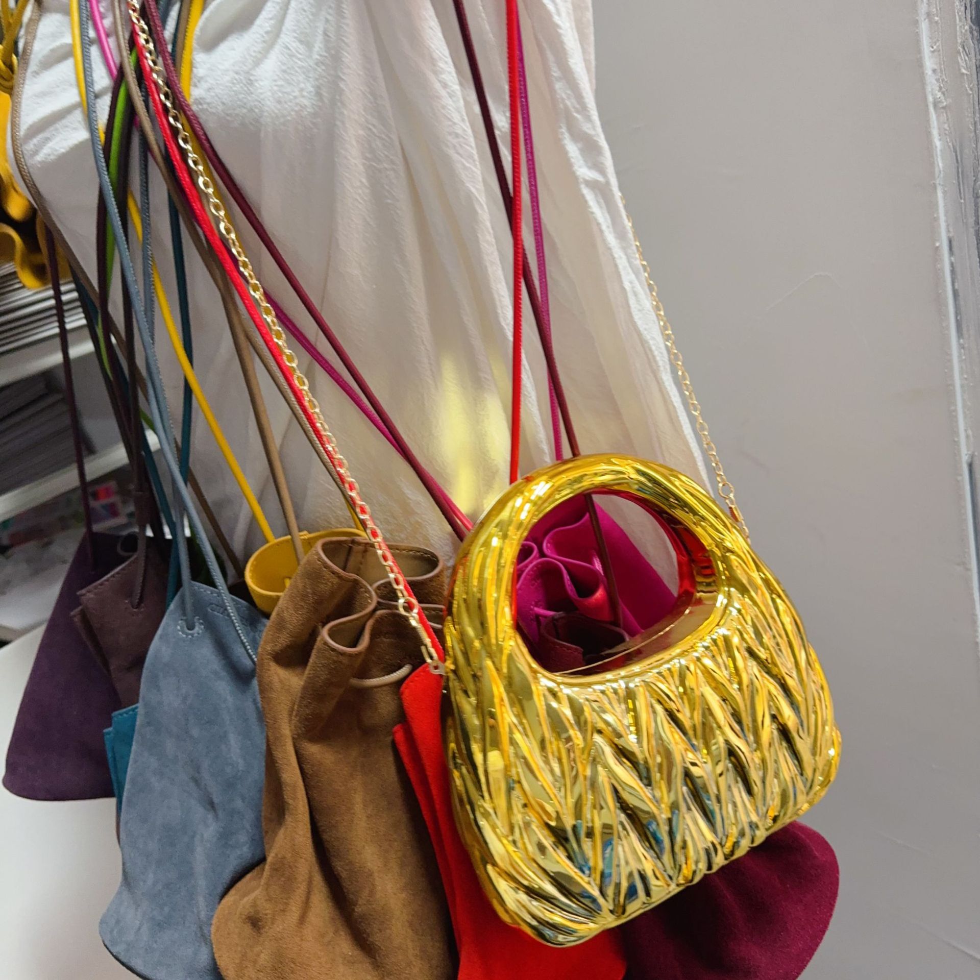 Creative acrylic bag, European and American cross-border fashion pleated cloud bag, versatile, light luxury and personalized banquet handbag undefined