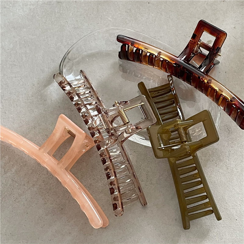 Plastic elegant hairgrip
