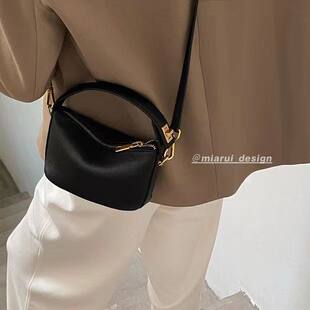 Shoulder bag, fashionable classic universal handheld one-shoulder bag