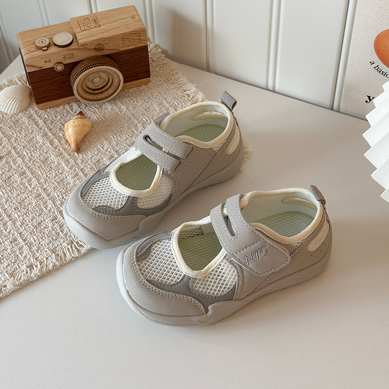 Sandálias huecas para niñas 2026 verano nuevos zapatos casuales transpirables de malla para niños zapatos deportivos para correr al aire libre image 7