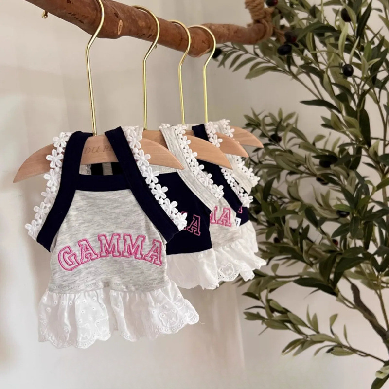 Ropa de tirantes para mascotas modelos de primavera y verano lindos perros de encaje de chicas calientes