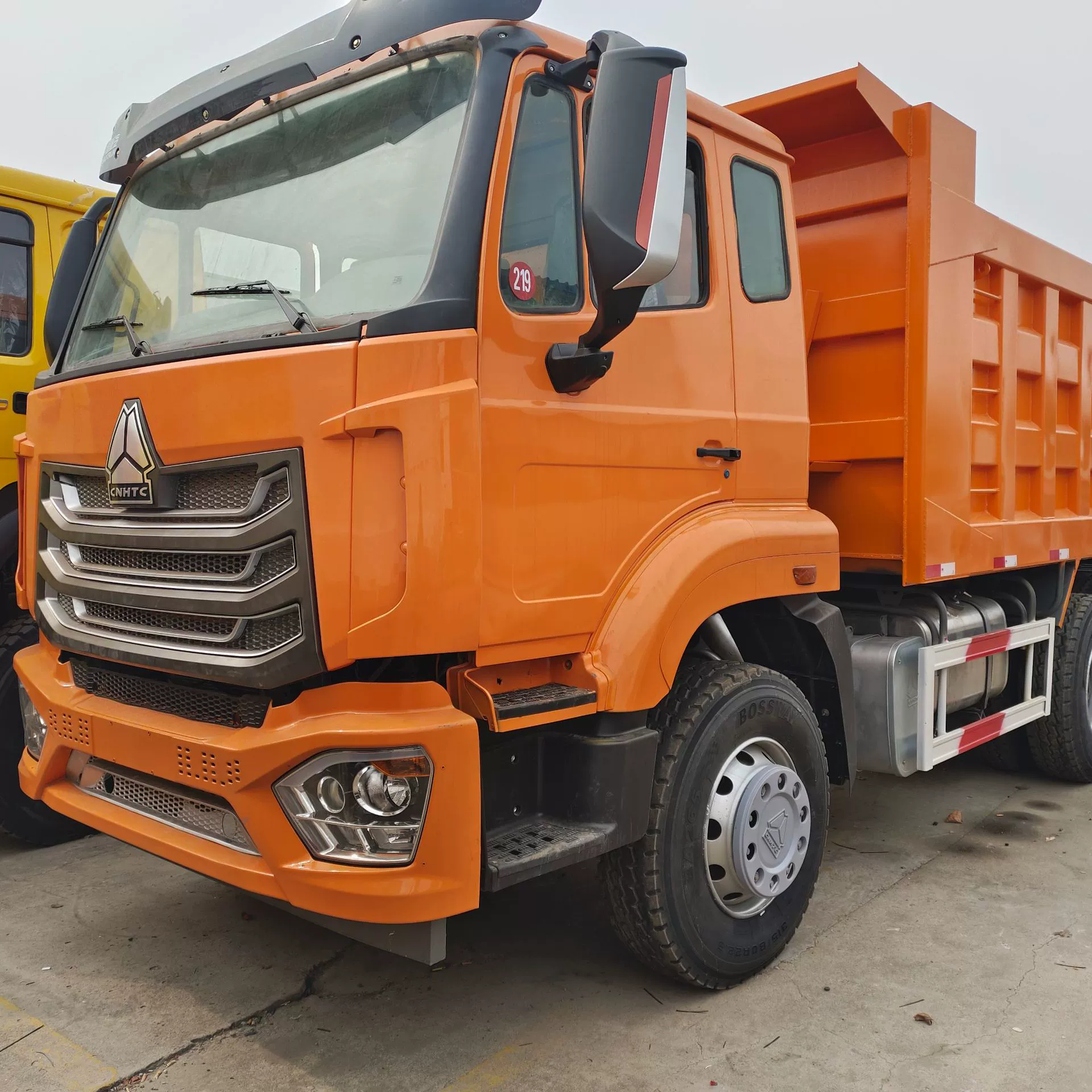 Экспорт Африка SINOTRUK HOWO задний восьмиколесный горный самосвал инженерный самосвал 371 л.с. тягач фото