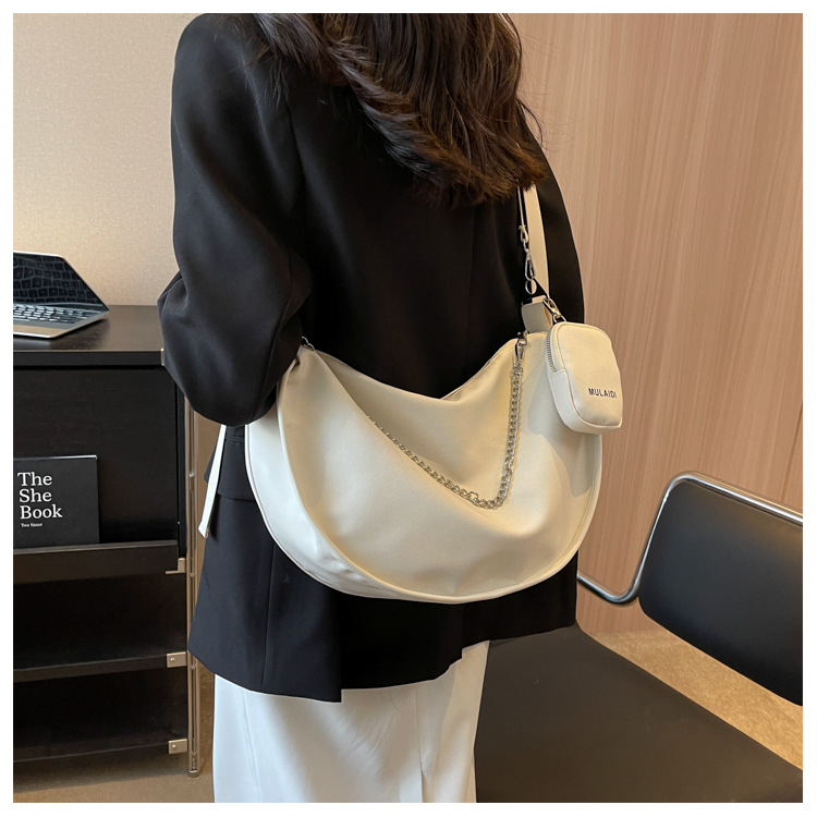 Women's Large Cloth Solid Color Basic Dumpling Shape Zipper Cloud Shape Bag display picture 3