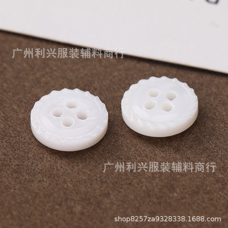 High-End Exquisite Accessories with Four-Hole Four-Eye Buttons, Clothing Accessories, Coat and Shirt Buttons, Wholesale and Retail High-End Exquisite Accessories with Four-Hole Four-Eye Buttons, Clothing Accessories, Coat and Shirt Buttons, Wholesale and Retail