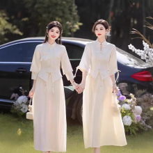 香槟色伴娘服新中式2025新款秋冬高级感缎面姐妹团礼服裙平时可穿