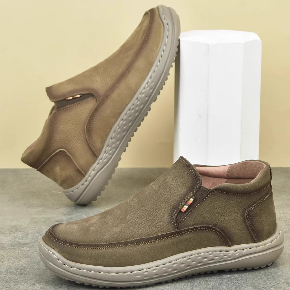 가을과 겨울 중급 남성 신발 슬립 온 통기성 캐주얼 가죽 신발 솔리드 플랫폼 로퍼 빈티지 게으른 신발