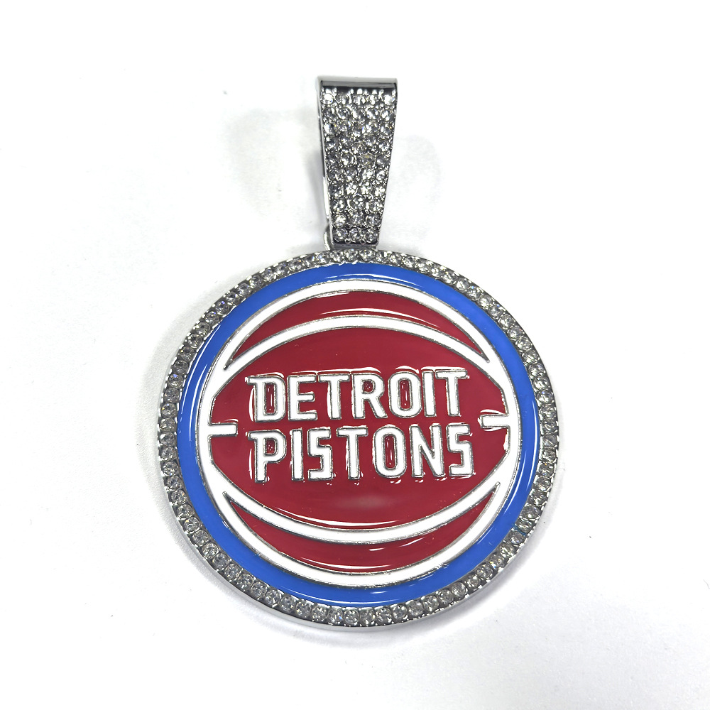 Europa y los Estados Unidos transfronterizos nuevos hombres Hip Hop personalidad goteo de baloncesto Detroit Pistons logotipo colgante cadena