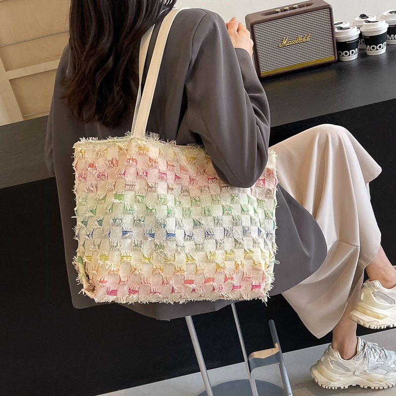 网红秋冬新款2025时尚新潮百搭休闲时尚撞色女包女士斜跨包手提包