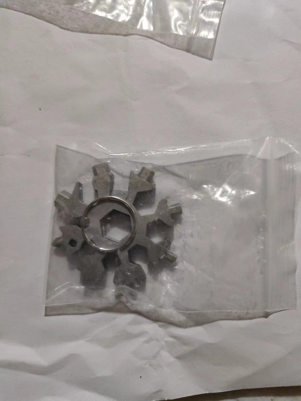 Multifuncional llave de copo de nieve octogonal destornillador manual herramienta portátil al aire libre 18-en-un traje de llave portátil