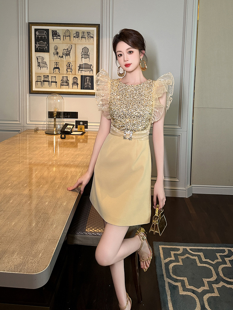 Váy đầm ôm body sequin tay bồng mùa hè 2026 dáng nhỏ — Màu vàng kim
