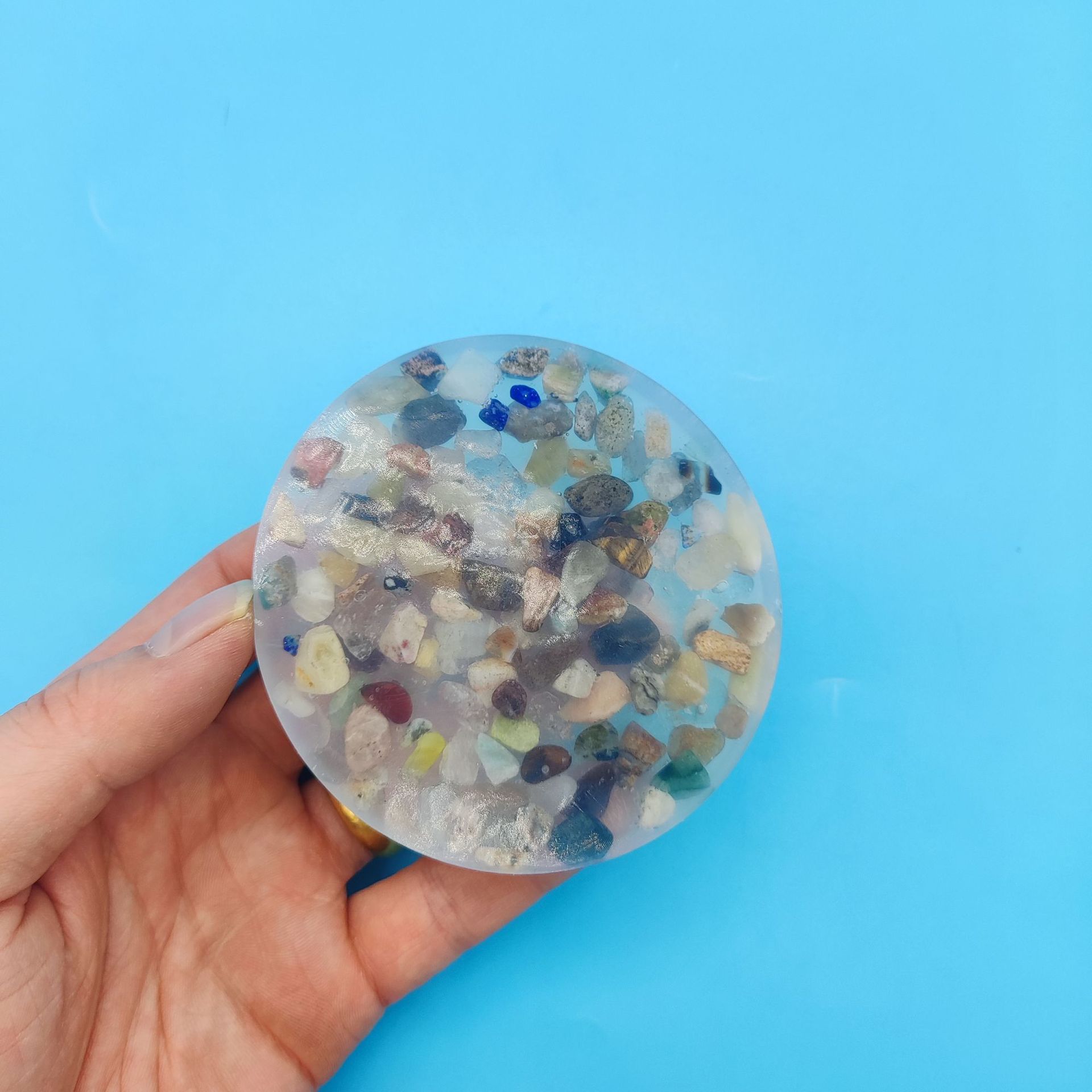 Round colored stone (light gray) large