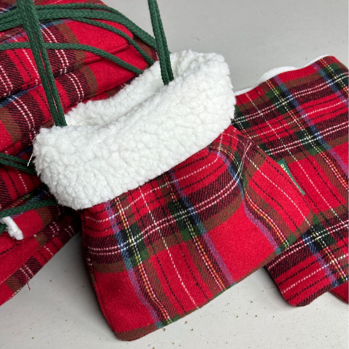 韩国ins博主小众设计圣诞红格毛呢面料斜跨毛绒小包包手机包