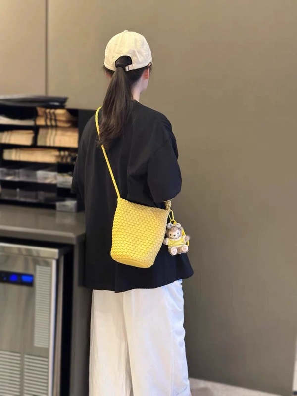 2025新款编织包女清新甜美水桶包单肩斜挎包挂件装饰|undefined