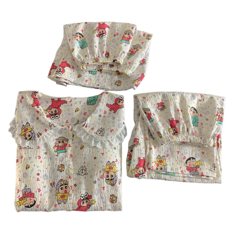 Crayon Shin-chan pajama set — lace doll collar neckline close-up detail