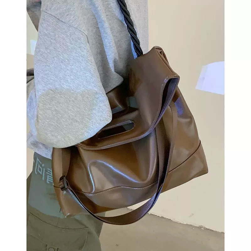 Retro capacious shoulder bag, one-shoulder bag, South Korea