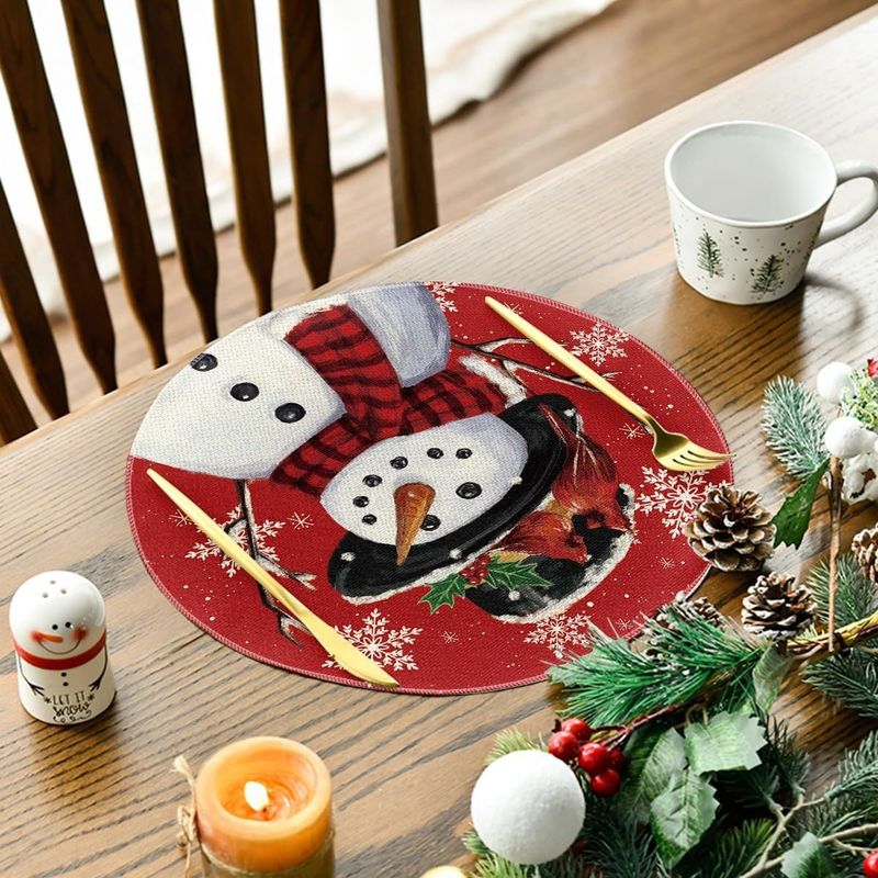 アマゾンの爆発的な祝日のクリスマスの丸い食事マットレストランの雰囲気はテーブルマットの亜麻のプリントの断熱マットの洋食を配置します。|undefined