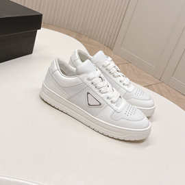 2025秋冬新款时髦舒适圆头平底休闲板鞋女外穿时尚百搭休闲鞋女