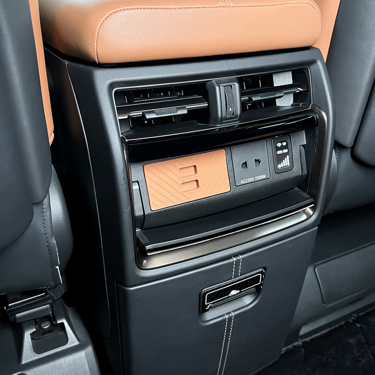 Suitable for 2024 Toyota Alphard, silicone drawer-style storage box for the center console; also suitable for 40-series Vellfire, silicone storage box