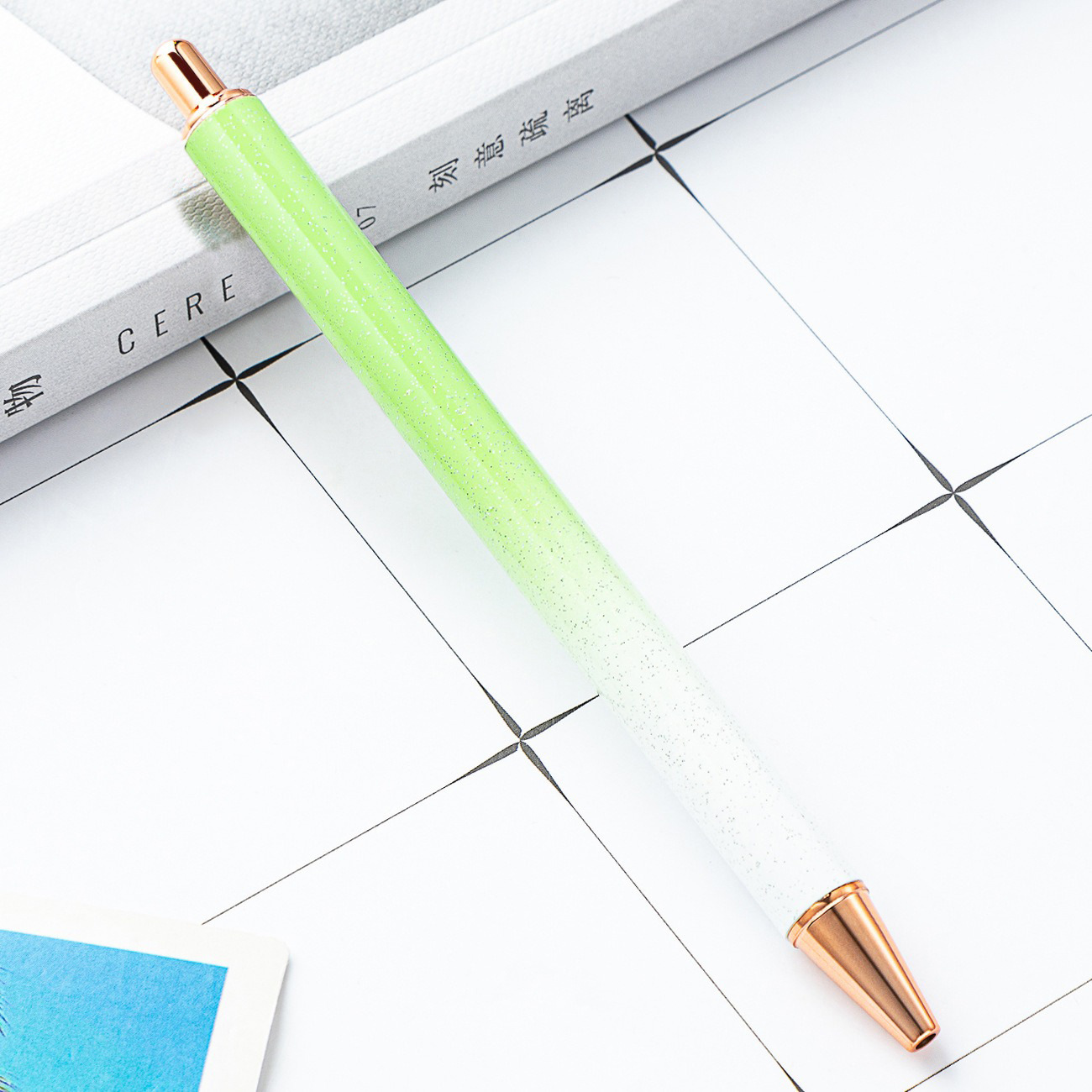 Nuevo bolígrafo de metal de alto valor facial, polvo flash creativo, bolígrafo de papelería de metal para estudiantes en stock