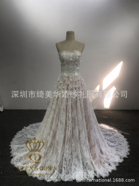 Sophisticated wedding dress for bride