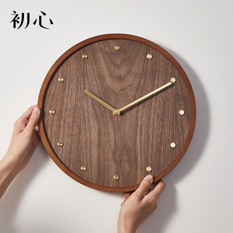初心木质挂钟北欧创意家用客厅挂墙钟表现代简约静音时钟大气时尚