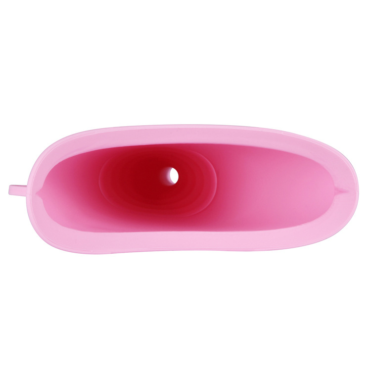 The new silicone urinal for women is a foldable and convenient emergency urination tool for outdoor travel undefined