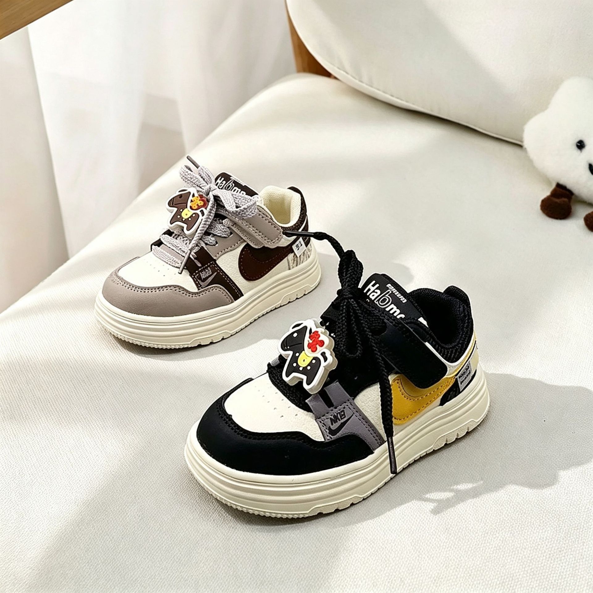 Zapatos de cuero para niños 2026, zapatillas deportivas casuales de moda, transpirables y resistentes al desgaste, zapatos de baloncesto para niños.