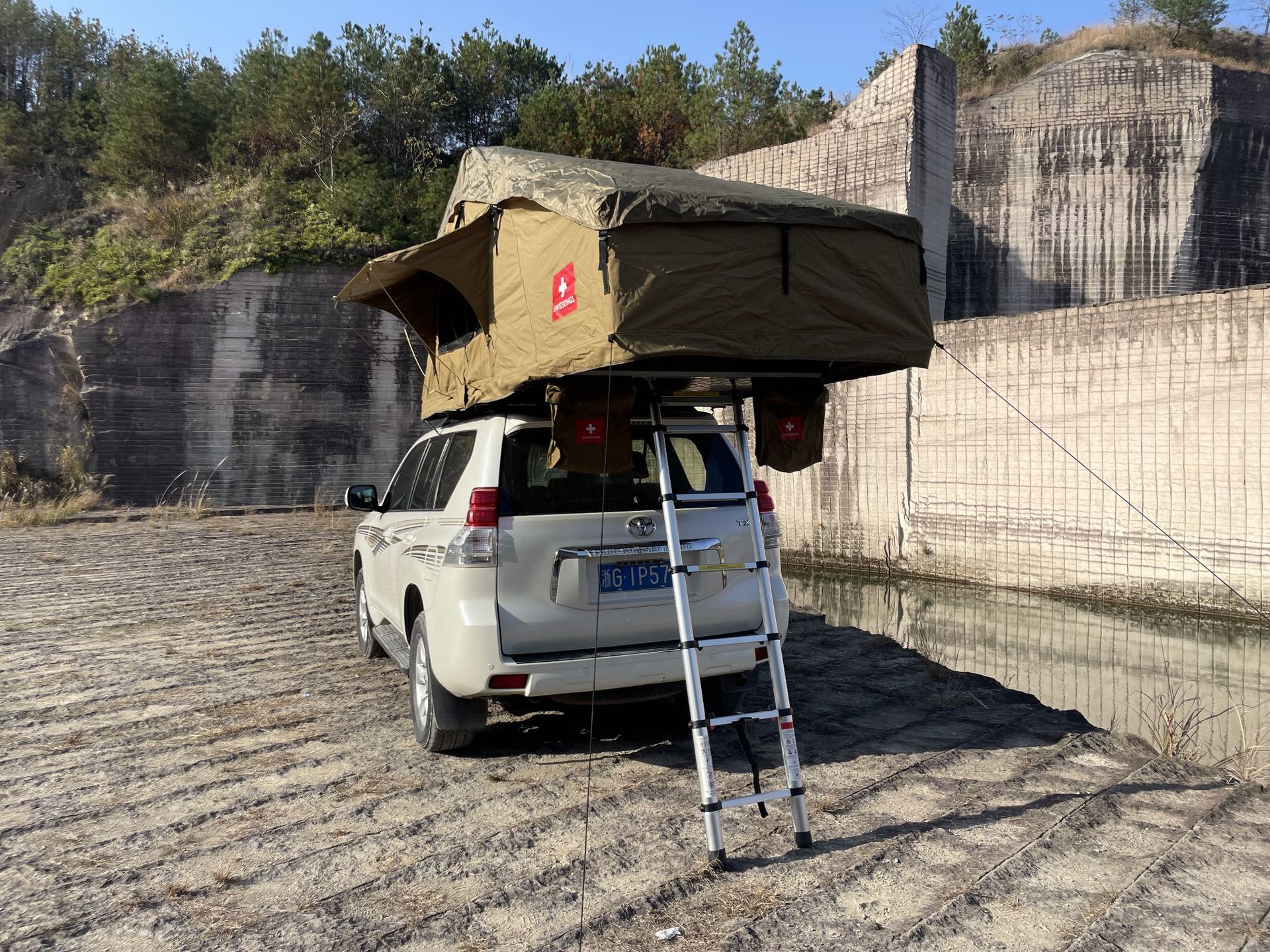 Leftover Foreign Trade Stock with Tags, Sold Out with No Restock, Outdoor Off-Road, Various Sizes, Long Car Roof Tent, Portable Car Tent