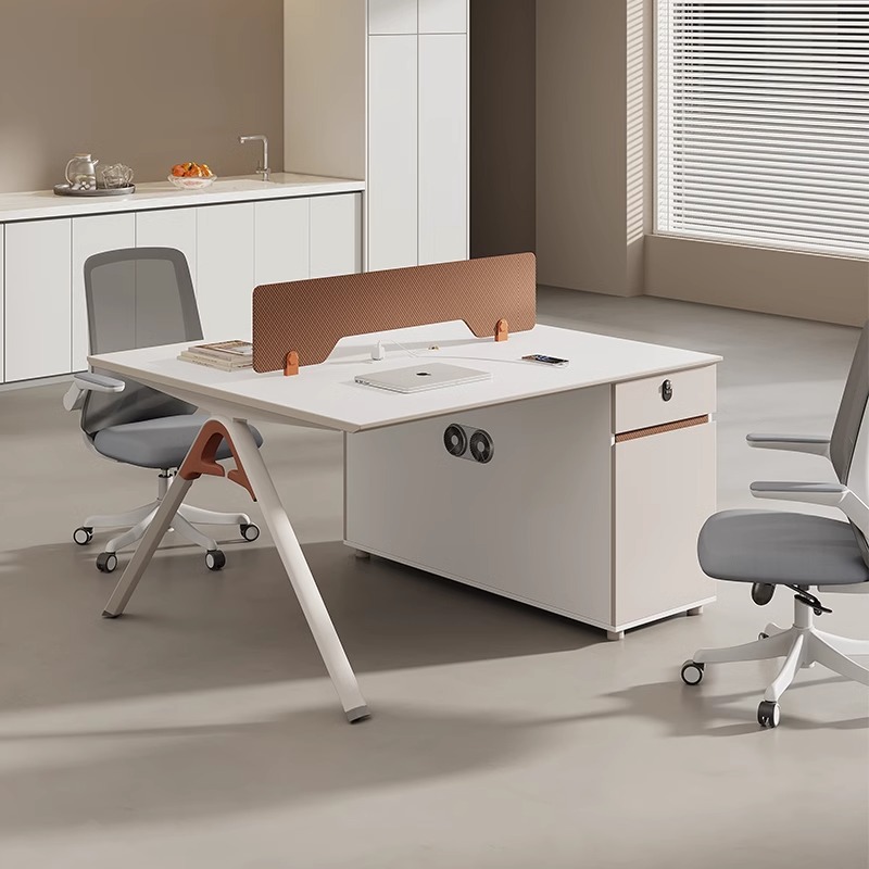 Mesa y silla de personal combinación simple y moderna de cuatro personas cuatro pantallas de personal mesa de computadora mesa de estación de trabajo