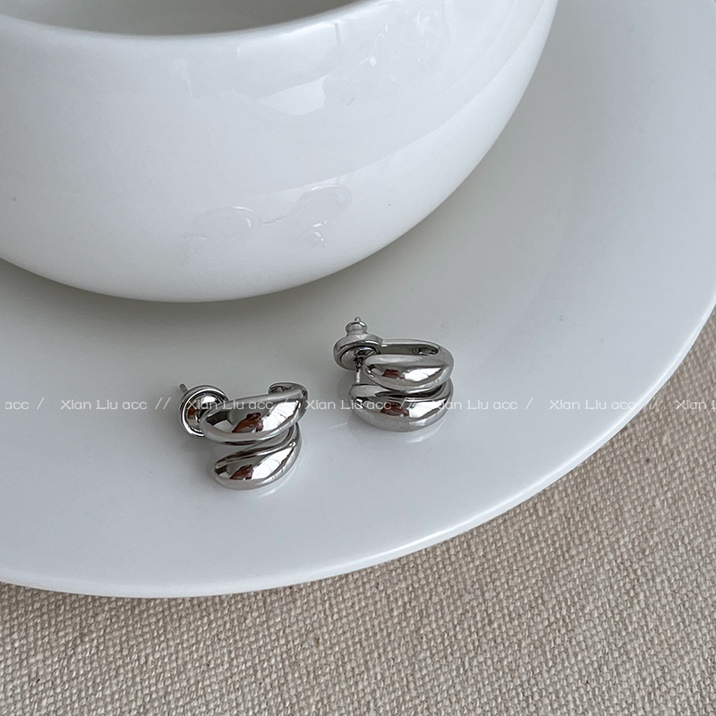 Pendientes de diseño de nicho 2023 nuevos pendientes de estilo simple pendientes de metal de temperamento de todo fósforo