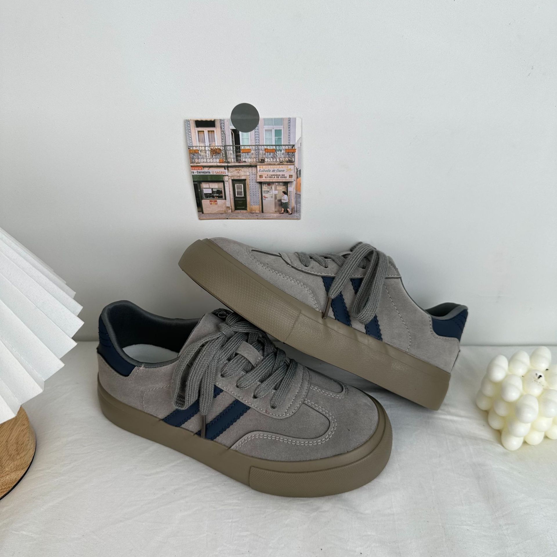 Zapatos de entrenamiento de base gruesa para mujeres 2024 zapatos deportivos casuales deportivos de alto nivel de inspiración de moda zapatos de entrenamiento de estilo 6585