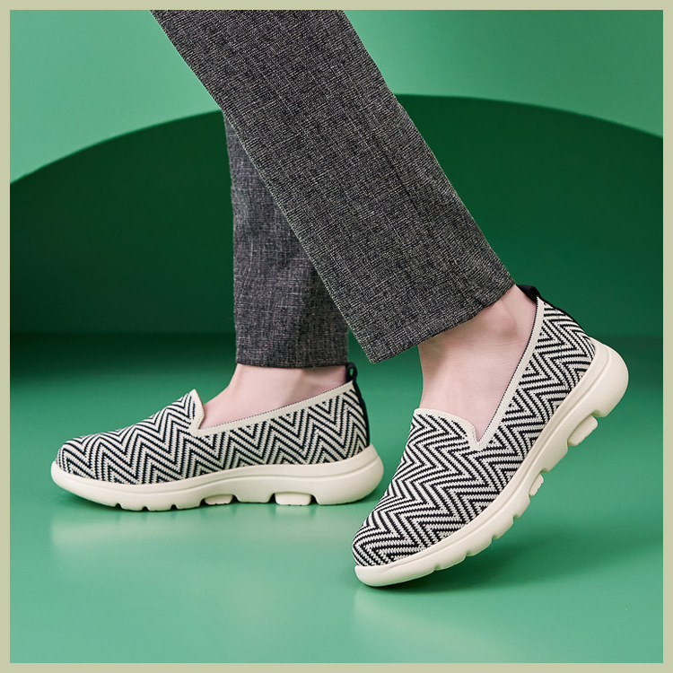 B888-42025 Herbst Winter Neue Licht Kissen Anti-Slip Runde Kappe Mittleren Alters Und Ältere Komfortable Atmungsaktive Flache Schuhe_voghion.com