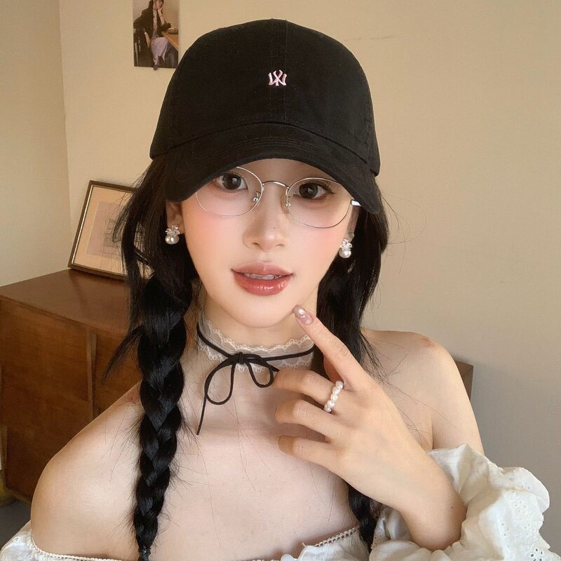 European and American Minimalist Style Letter Embroidery Baseball Cap, Fashionable and Versatile for Daily Commuting, Makes the Face Look Smaller, Unisex European and American Minimalist Style Letter Embroidery Baseball Cap, Fashionable and Versatile for Daily Commuting, Makes the Face Look Smaller, Unisex
