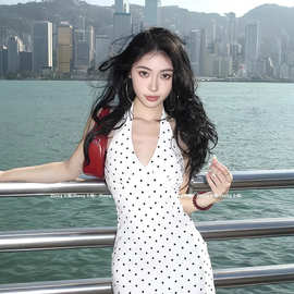 法式miu系白色波点v领挂脖连衣裙女夏季修身纯欲风掐腰裙气质长裙