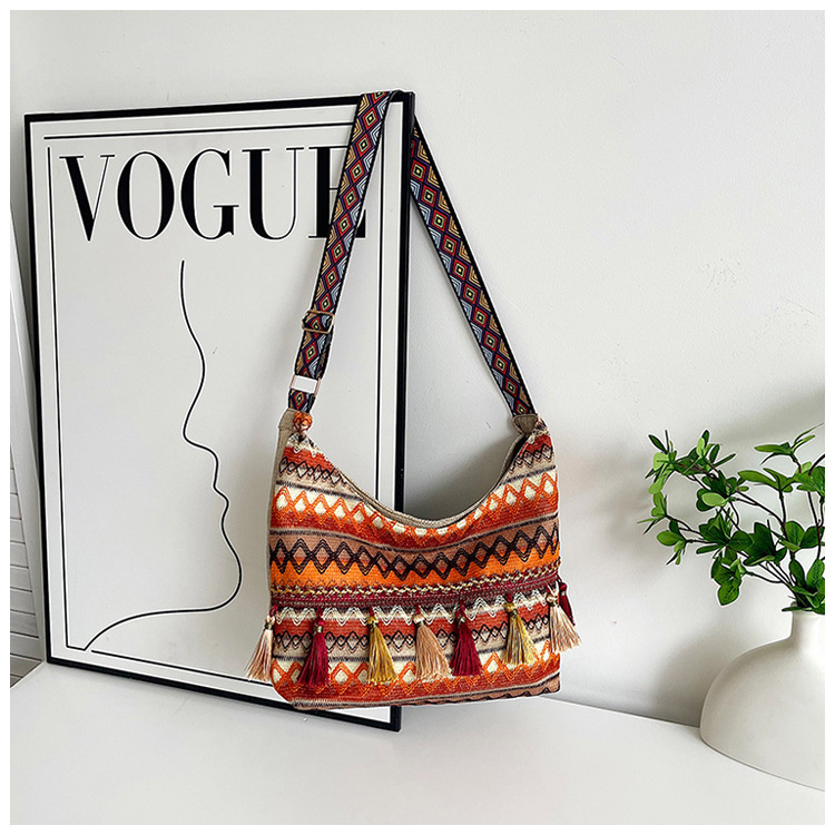 Large-capacity tote bag 2025 Summer new style trendy, simple and casual women's single-shoulder bag, artistic Chinese-style tassel bag undefined