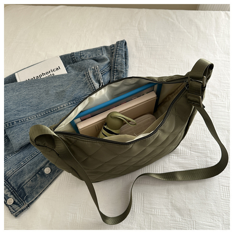 "Stylish large-capacity dumpling bag 2025 New trendy and fashionable niche single-shoulder bag, versatile and simple crossbody bag wholesale. undefined