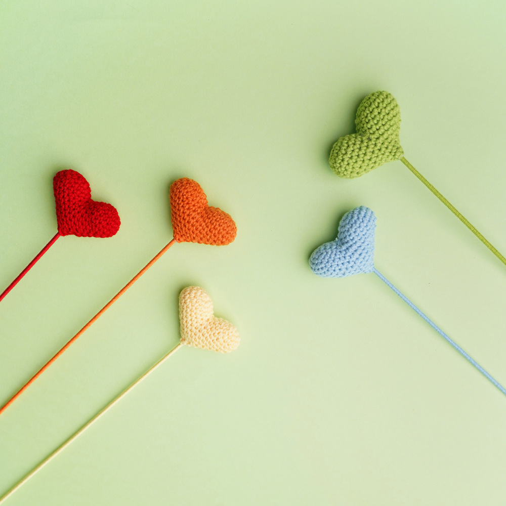 Acabado tejido en forma de corazón flor rama sola flor con ramo de color sólido en forma de corazón flor creativa