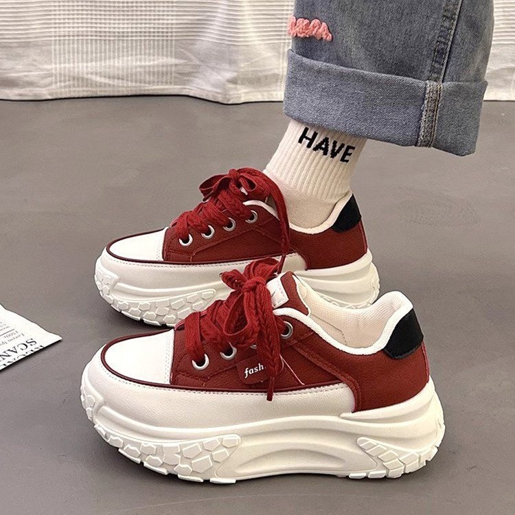 Zapatos blancos de suela gruesa, zapatos de mujer, verano y otoño 2025, nuevos zapatos casuales deportivos de altura múltiple, zapatos de muffin de moda