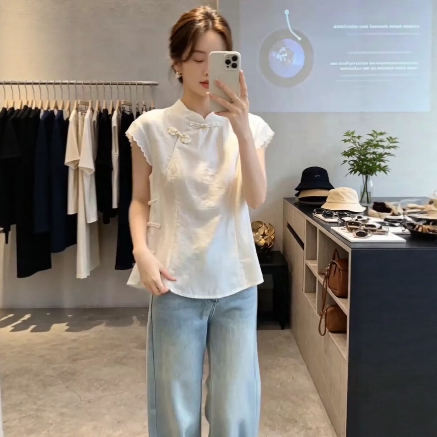 Áo sơ mi nữ tay ngắn cổ xẻ tà phối khuy cài kiểu Trung Quốc mới — màu trắng ngà chi tiết 2