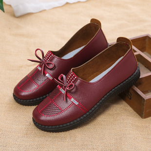 2025 New Autum Women's Shoes, Middle-Aged and Elderly Mothers' Shoes, Slip-On Casual Leather Shoes for Women, Soft Soles, Lightweight, Fashionable and Versatile