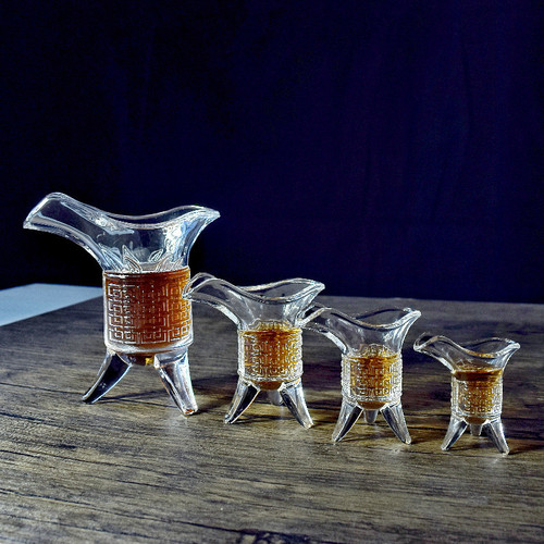 Antique glass noble cup white wine cup ancient emperor cup three-legged cup retro Qin and Han duke cup wine bottle spirit cup