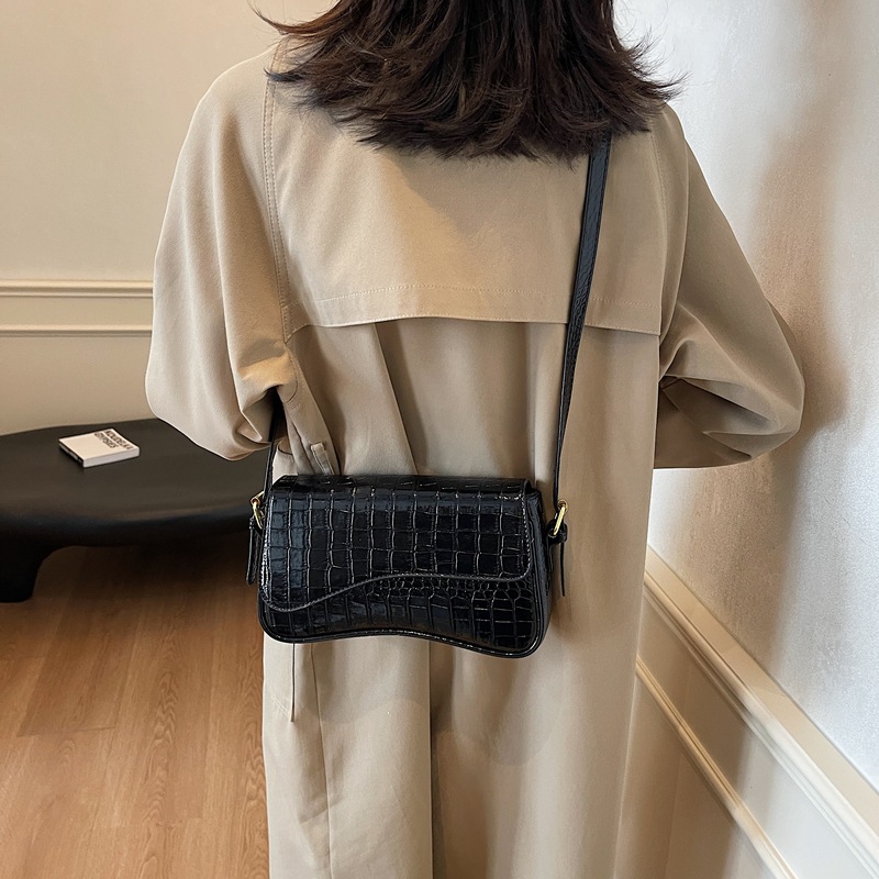 2024 nuevo estilo PU de color sólido moda personalidad diaria patrón de piedra simple bolso de hombro bolso de axila con hebilla de metal